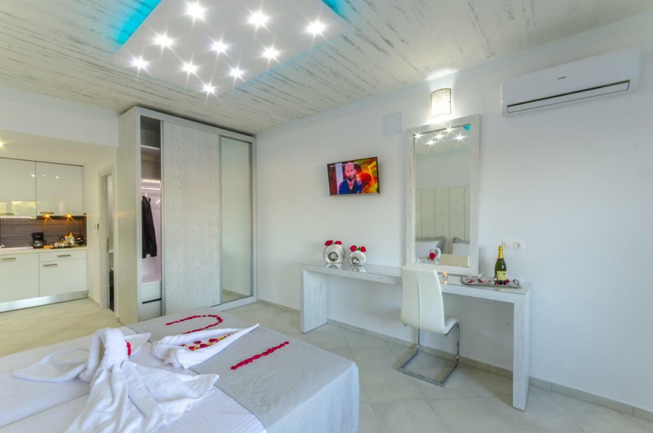 Ftelia Luxury Studio "Quattro" Megali Ammos  Buitenkant foto
